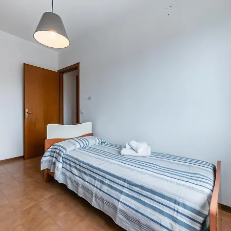 Smart With Balcony & Parking アパート ファーノ