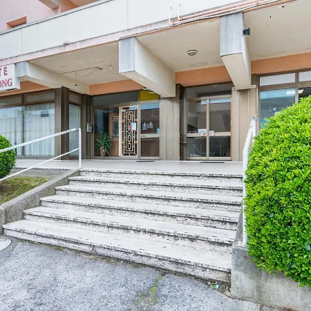 アパート Smart With Balcony & Parking *