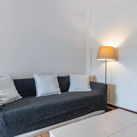 アパート Smart With Balcony & Parking ファーノ